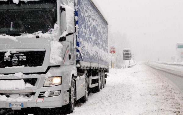 autotrasporti-camion-neve-1978